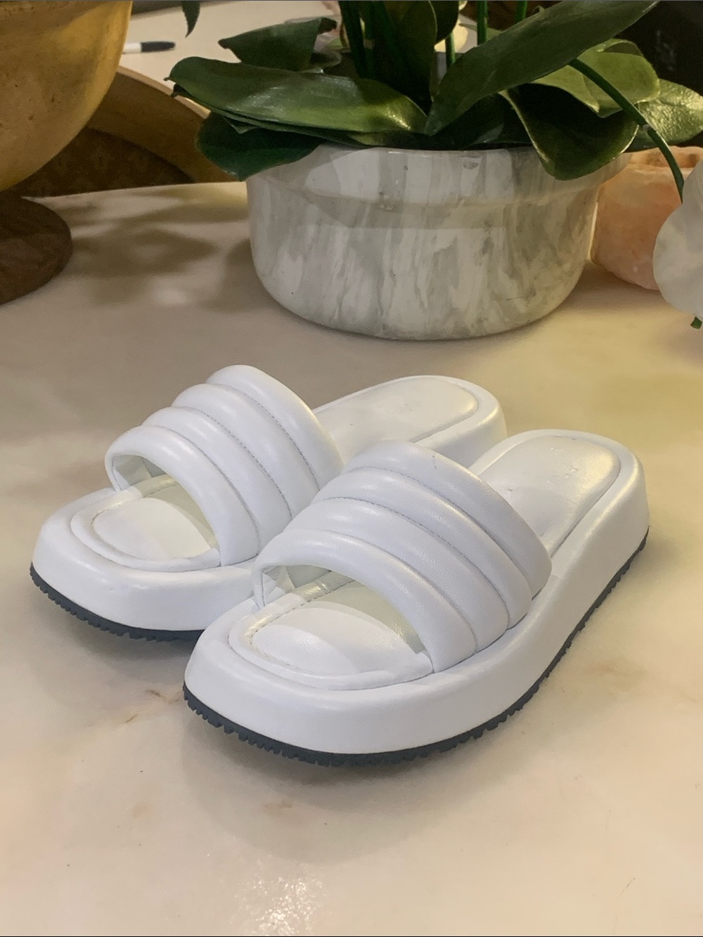 P448 FERGIE Leather Slide Sandals White Size 38